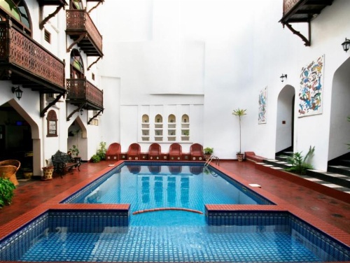 Dhow Palace Hotel image 1